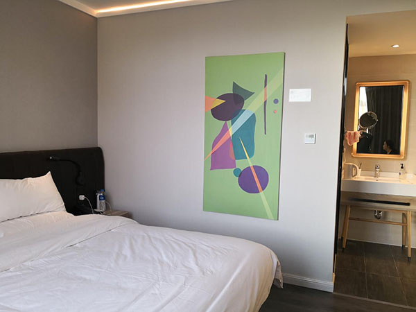 房內(nèi)設(shè)施簡潔、素雅、干凈